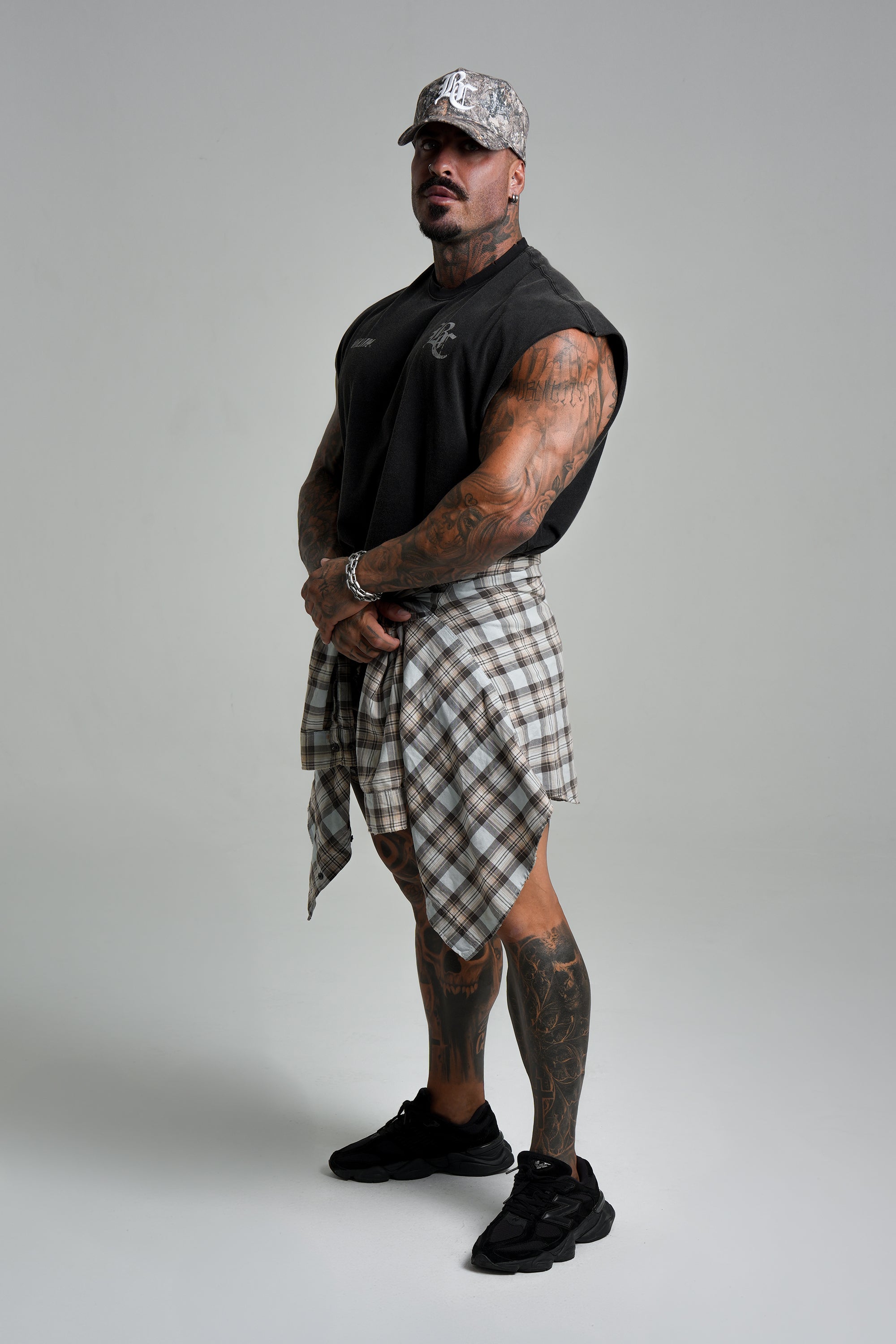 IRON 'CROPPED SLEEVELESS' T - VINTAGE BLACK