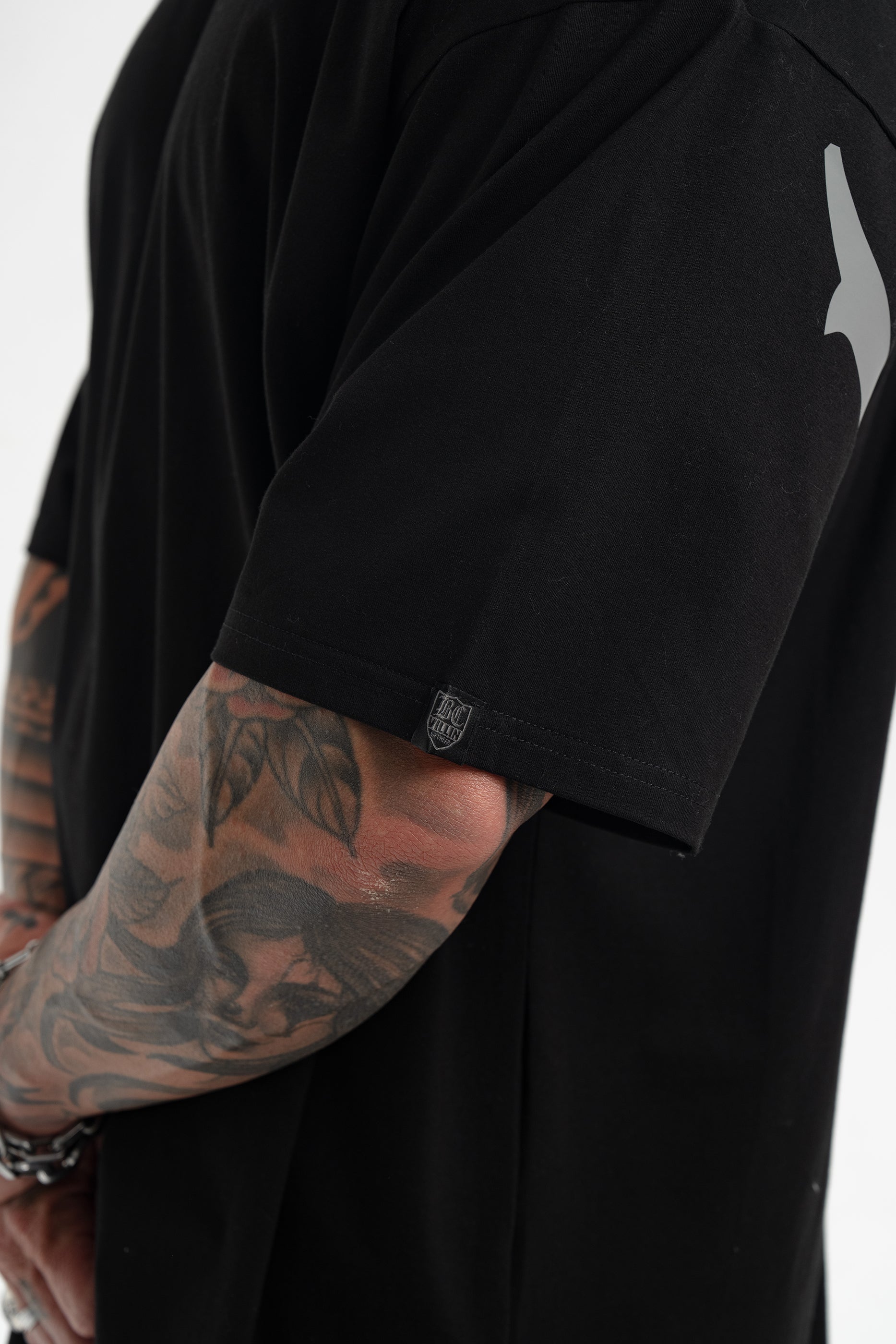 GOTHIC 'OVERSIZE' T - BLACK