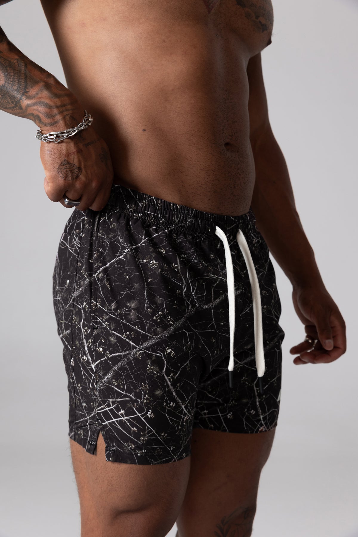 VANTAGE SHORTS - MIDNIGHT CAMO