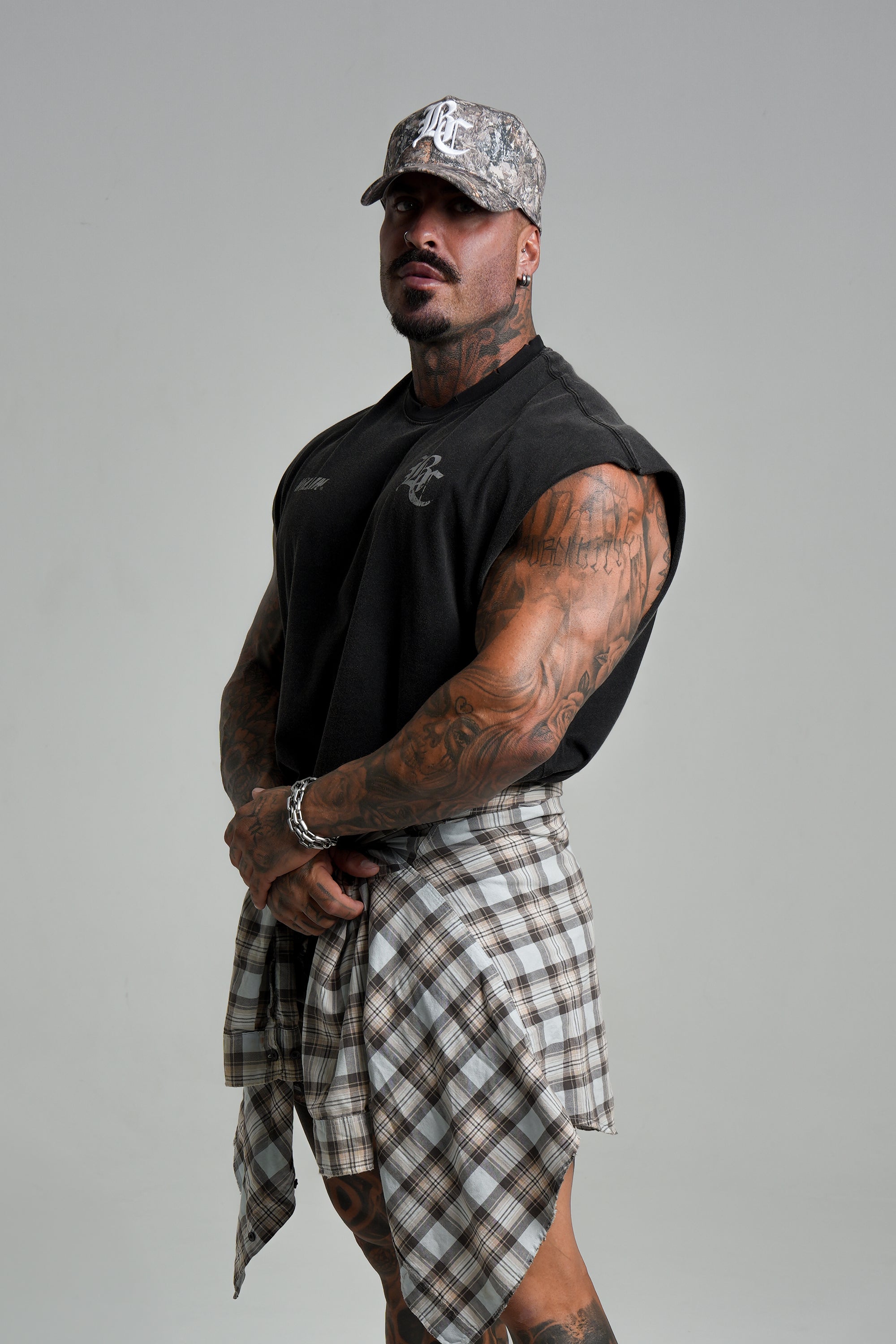 IRON  'CROPPED SLEEVELESS' T - VINTAGE BLACK