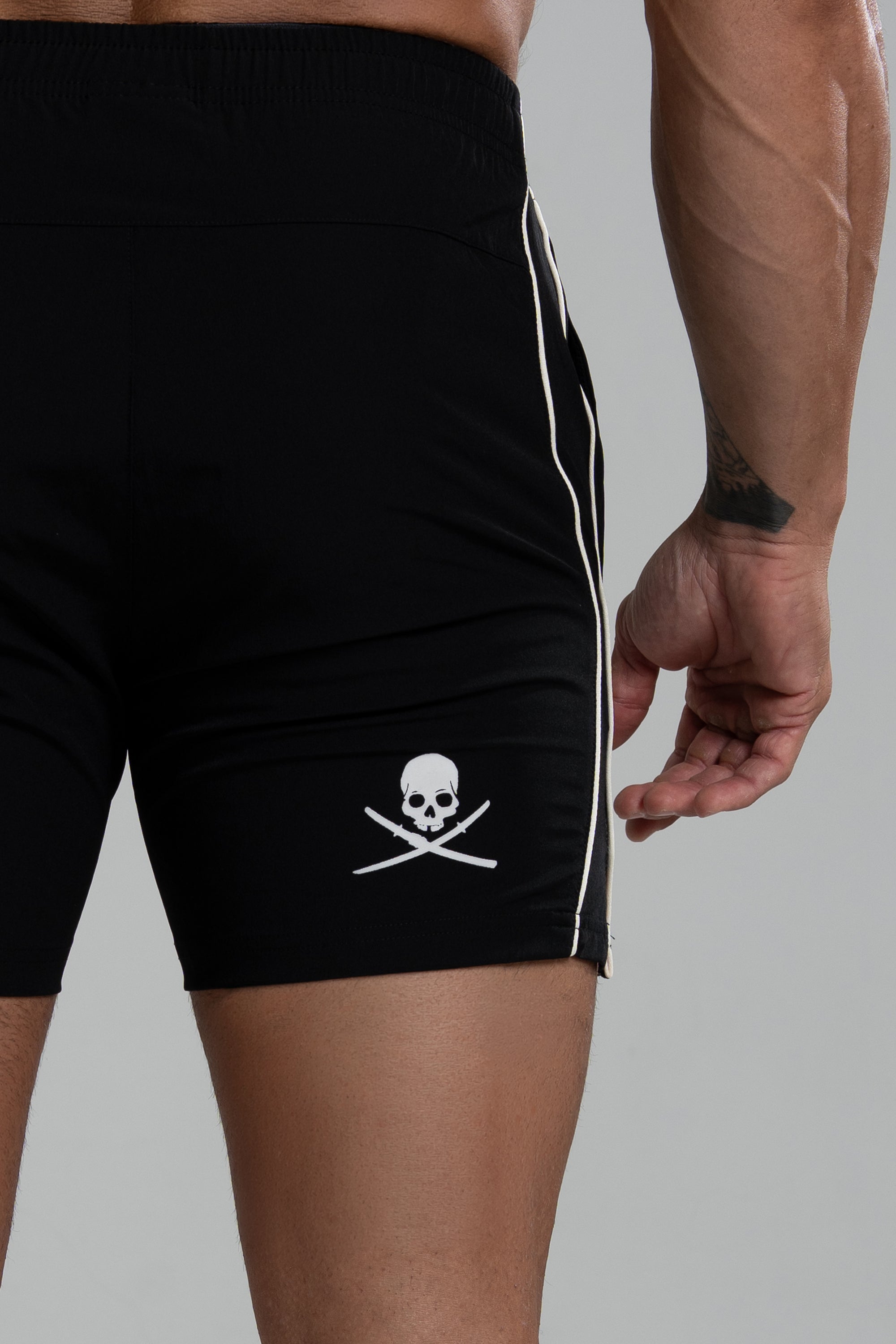 VILLIN VANTAGE Skull Edition shorts in black — men's
