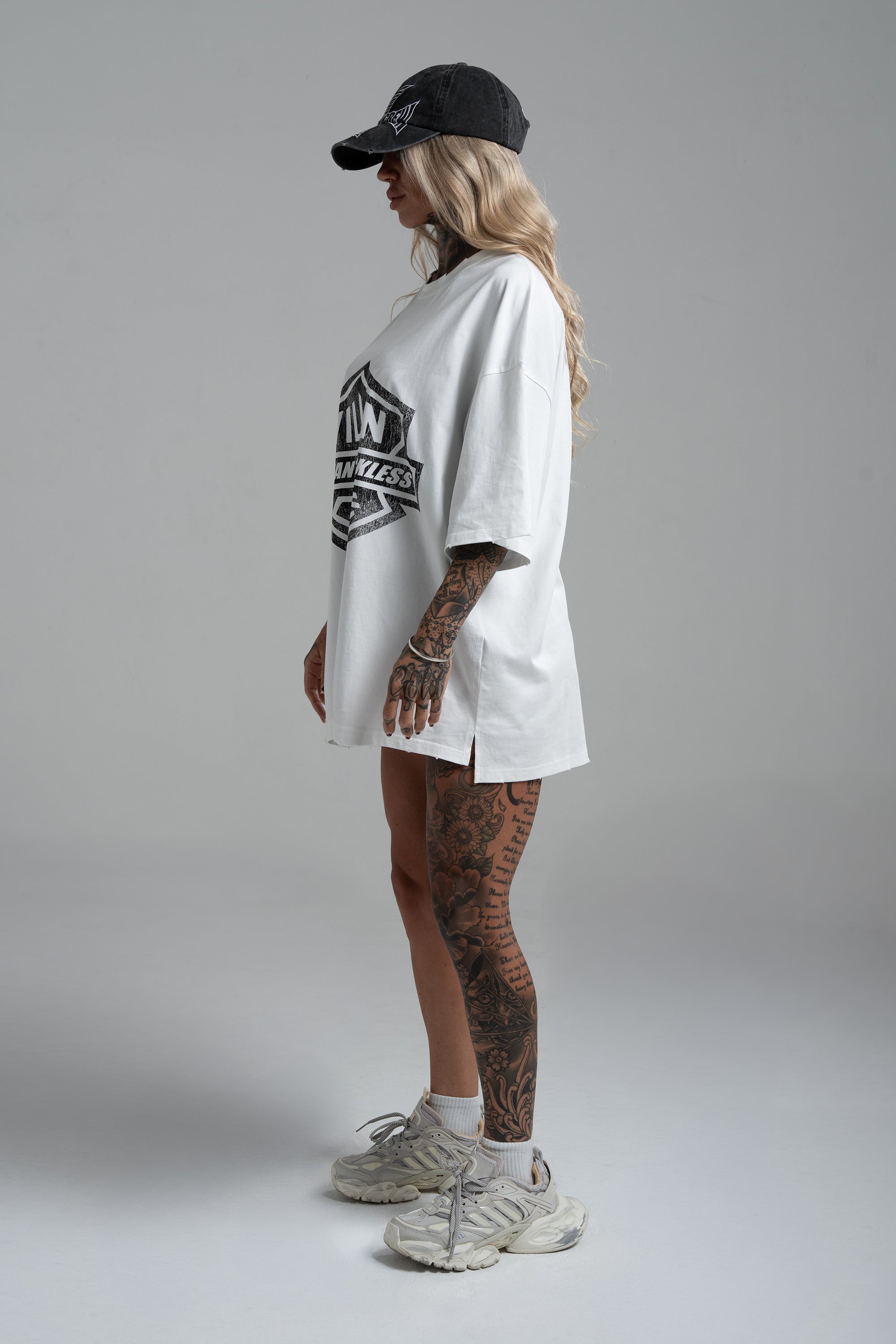 VILLIN RIDER oversized tee in vintage white — women's