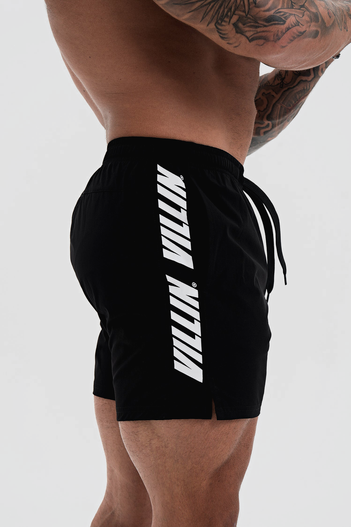 VILLIN Outlaw shorts black — editorial